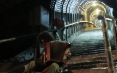 Fisarmonica sola, in sotterranea assenza di luce